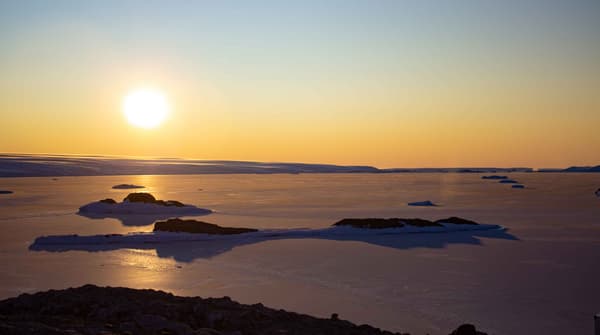 Un coucher de soleil sur la banquise en 2020