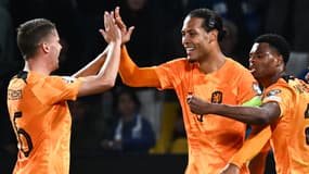 Virgil van Dijk et les Pays-Bas célèbrent leur succès en Grèce, le 16 octobre 2023