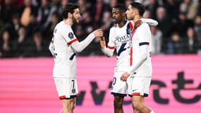 Khvicha Kvaratskhelia, Ousmane Dembélé et Achraf Hakimi avec le PSG, le 8 mars 2025