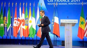 Nicolas Sarkozy à Deauville pour le G8. Les pays du G8 se sont engagés vendredi à octroyer des dizaines de milliards de dollars aux pays du monde arabe, Égypte et Tunisie en tête, qui choisiront la voie de la démocratie et des réformes économiques. /Photo