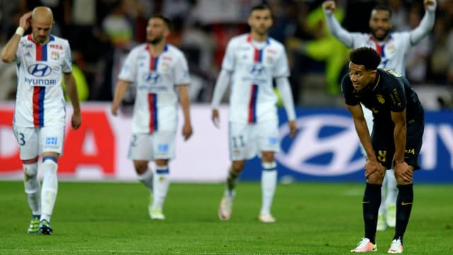 Helder Costa, tête basse, après l'un des buts lyonnais