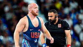 Le lutteur américain Kyle Snyder lors de sa défaite en finale pour le bronze contre l'Iranien Amirali Azarpira aux JO de Paris 2024, le 11 août 2024