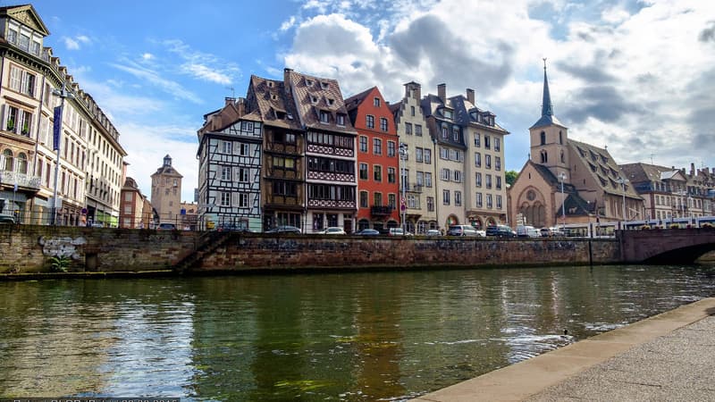 Une rue touristique du cœur de Strasbourg.