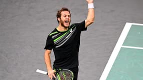 Le Français Hugo Gaston au cours de son match contre l'Espagnol Pablo Carreno Busta, mercredi au Masters 1000 de Paris