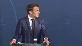 Emmanuel Macron lors d'une conférence de presse avec Olaf Scholz à Berlin, le 9 mai 2022.