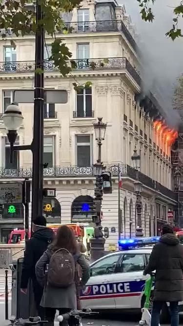 Un incendie en cours près de l'Opéra à Paris - Témoins BFMTV