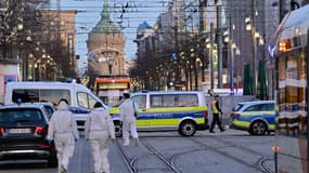 Des enquêteurs de la police à Mannheim, dans le sud-ouest de l'Allemagne, où une voiture a foncé dans la foule, le 3 mars 2025.