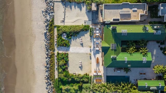 La maison se situe à Malibu