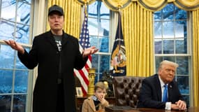 Elon Musk s'exprime sous le regard de son fils X Æ A-Xii et du président américain Donald Trump dans le bureau ovale de la Maison Blanche à Washington, DC, le 11 février 2025.