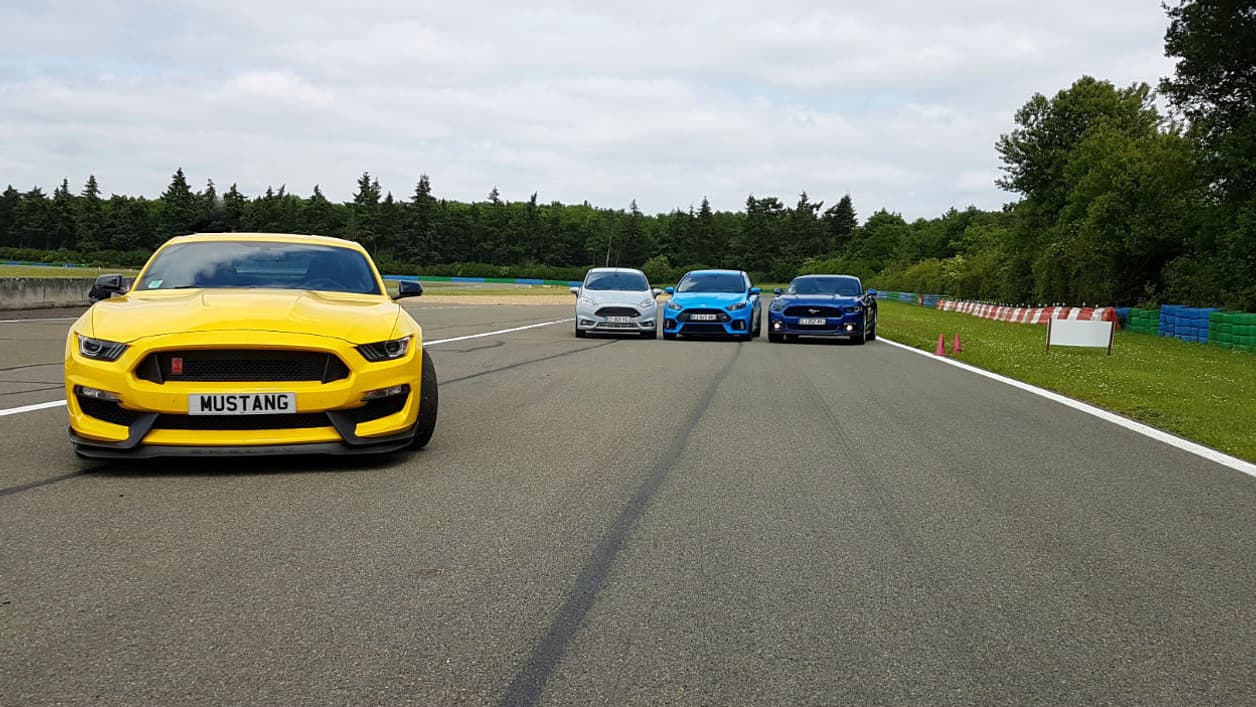 La gamme Ford Performance, avec de gauche à droite, la Shelby, la Fiesta ST200, la Focus RS et la Mustang GT