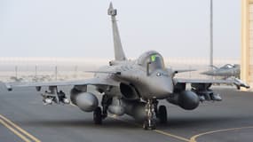 Avion Rafale de l'armée française pris en photo le 25 septembre sur une base aérienne française aux Emirats arabes unis.