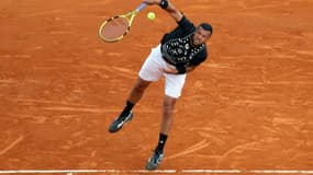 Jo-Wilfried Tsonga au service face au Croate Marin Cilic à Monte-Carlo , le 11 avril 2022 