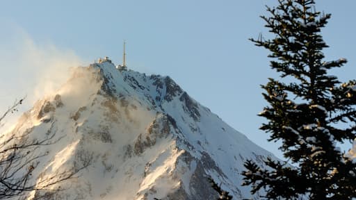 Le sommet du Pic du Midi de Bigorre, où se trouve un observatoire d'astronomie.