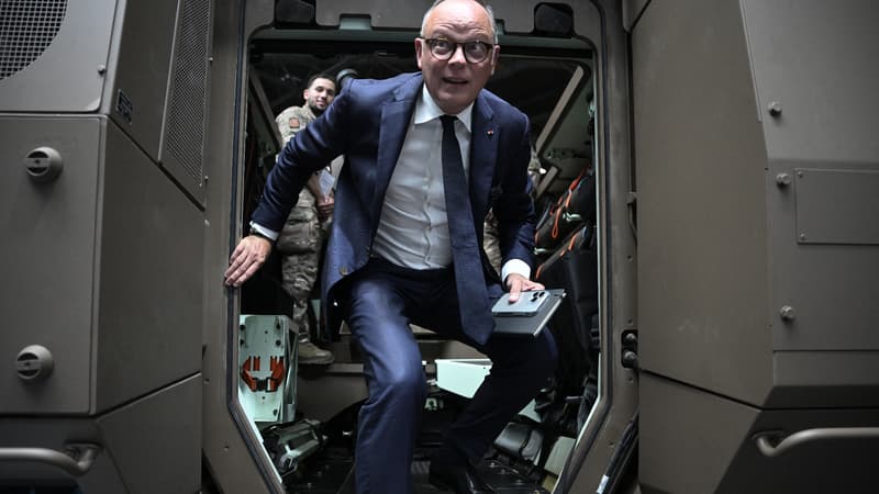 "Massifier" la production de munitions, multiplier par 5 le nombre de réservistes pour Philippe, arrêter d'acheter américain pour Attal... Les candidats du centre au salon de l'armement Eurosatory