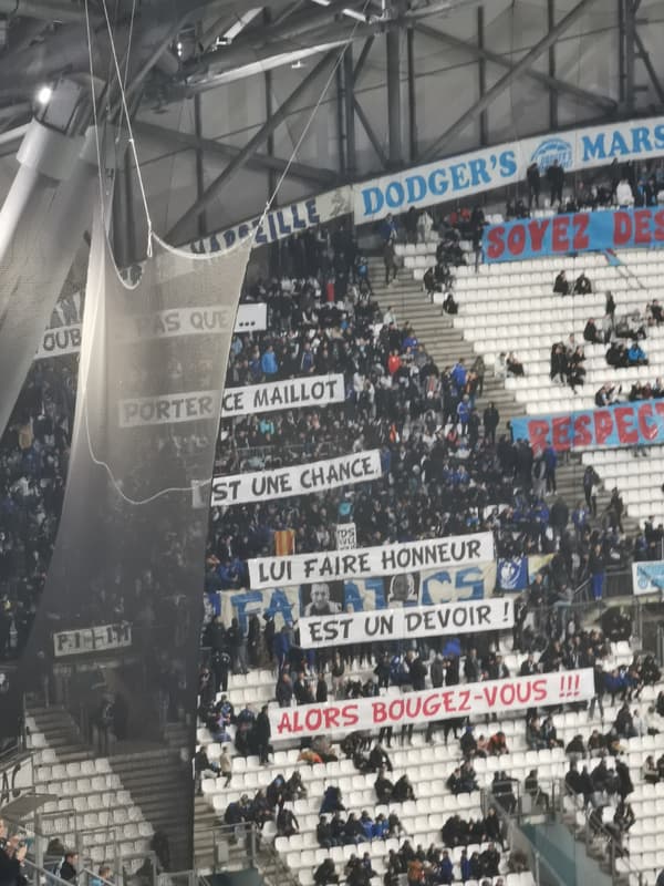 Des banderoles au Vélodrome avant OM-Metz, 9 février 2024