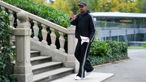 Bradley Barcola arrivant à Clairefontaine avec l'équipe de France le 6 octobre 2025