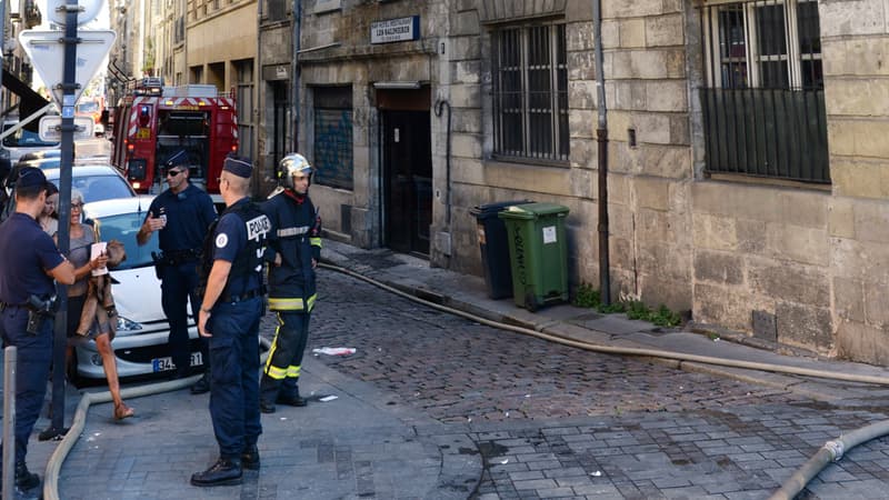Intervention des pompiers ce mardi 2 septembre au 3, rue de la Fusterie à Bordeaux, où s'est déclenché un incendie mortel.