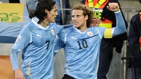 Edinson Cavani (à gauche) et Diego Forlan