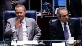 Renan Calheiros (à gauche) le 9 mai au Sénat. 