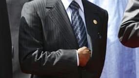 Des dirigeants gabonais, dont Omar Bongo, aujourd'hui décédé, auraient détourné une trentaine de millions d'euros d'une banque africaine à leur profit mais aussi pour financer des partis politiques français, selon un télégramme diplomatique américain obte