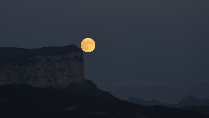 Comment la Lune influence-t-elle les comportements terrestres?