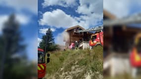 Un incendie s'est déclaré lundi 19 août dans un chalet en bois à Montgenèvre, après des travaux de rénovation. 