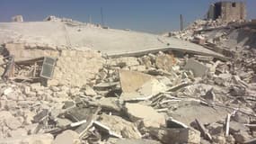 Maisons détruites dans la ville syrienne d'Idlib. Les forces de sécurité ont pilonné samedi Homs, dans le centre du pays, ainsi que d'autres villes de Syrie où l'armée régulière tente de briser la rébellion dans les localités séditieuses, rapporte l'oppos