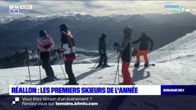 Hautes-Alpes: les premiers skieurs de l'année à Réallon