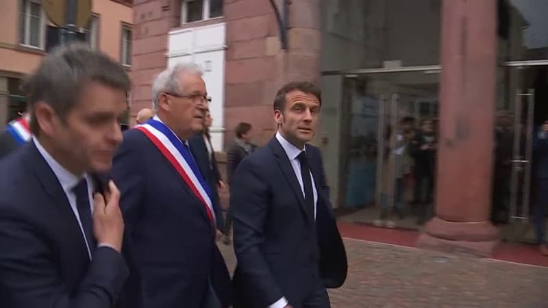 Emmanuel Macron accueilli par des huées lors de son arrivée à Sélestat en Alsace