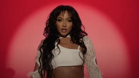 Wejdene dans le clip de "Le Feu"