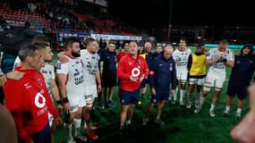 Nicolas Nadau (au centre en rouge) avec Grenoble lors du match contre Oyonnax, le 29 août 2025.