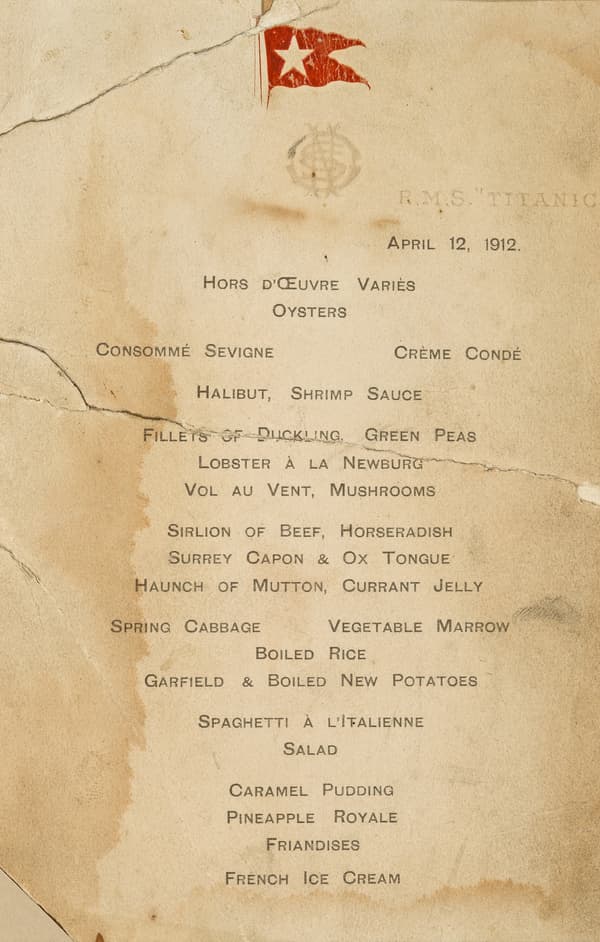 Un autre menu du dîner servi en première classe sur le Titanic le 14 avril 1912, jour de son naufrage, vendu aux enchères à New York un siècle plus tard, le 12 avril 2012