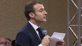Un maire demande à Macron "d’arrêter de stigmatiser" les plus faibles, le président lui répond