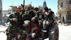 Des soldats de l'armée syrienne qui ont pris possession de la ville de Quoussir, le 5 juin 2013.