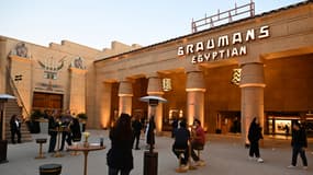 Des visiteurs assistant à l'avant-première de la réouverture de l'Egyptian Theatre, à Hollywood (Californie), le 6 novembre 2023.