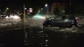 Rome: une mini "banquise" se forme après d'importantes chutes de grêle