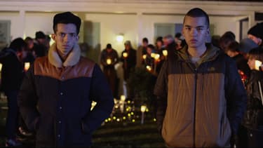 Bigflo et Oli, dans le clip "Monsieur Tout Le Monde".