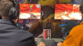 Des joueurs en train de tester un jeu vidéo à la Paris Games Week