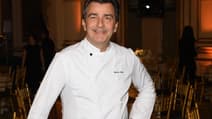 Le chef Yannick Alléno lors d'un gala à New York le 15 novembre 2023.
