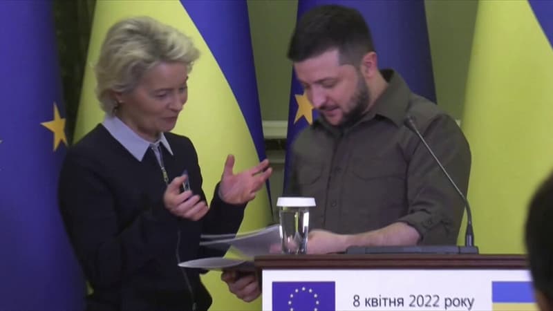 À Kiev, Von der Leyen remet les documents pour la demande d'adhésion de l'Ukraine à l'UE à Zelensky