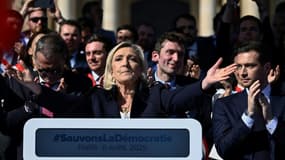La cheffe de file du Rassemblement nationale, Marine Le Pen, lors d'un rassemblement de soutien après sa condamnation, le 6 avril 2025 à Paris