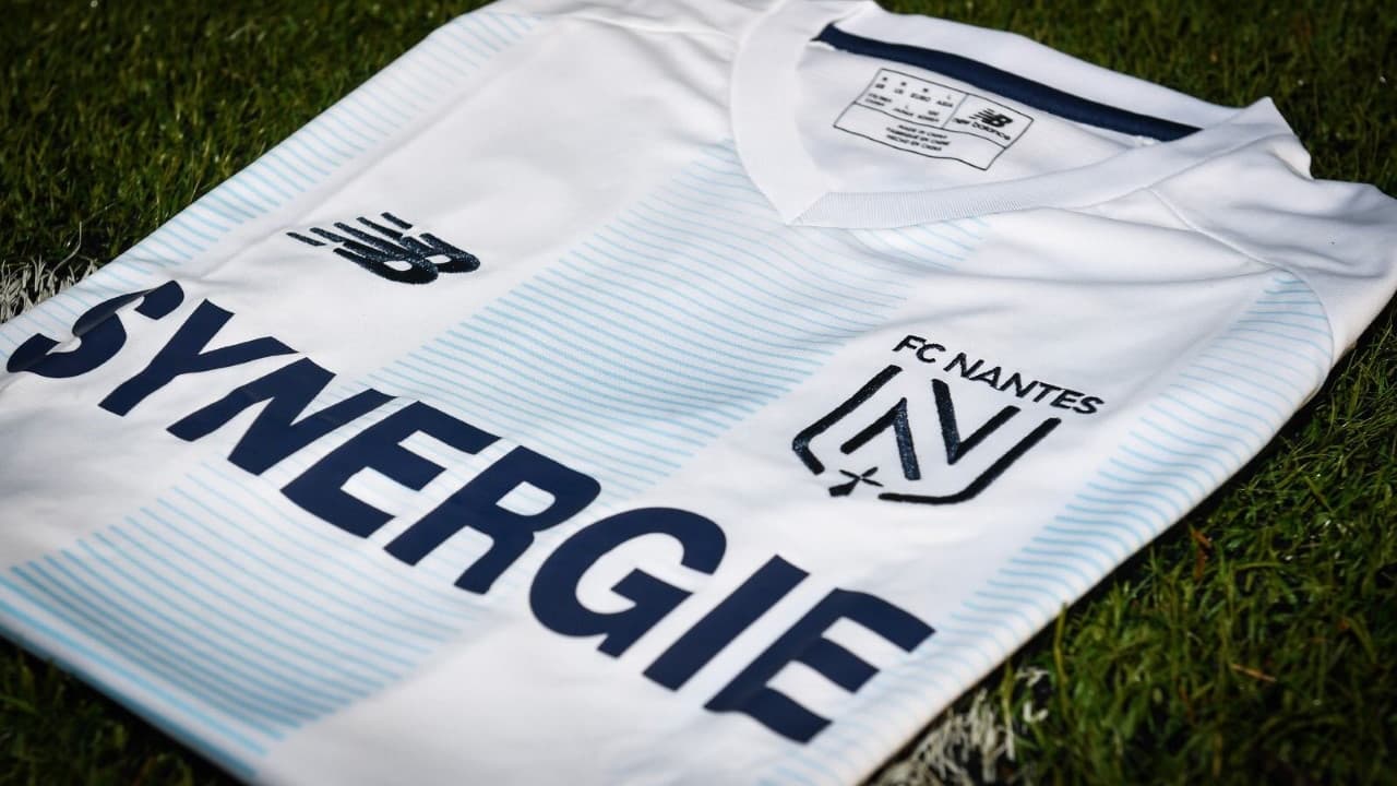 Le maillot bleu et blanc