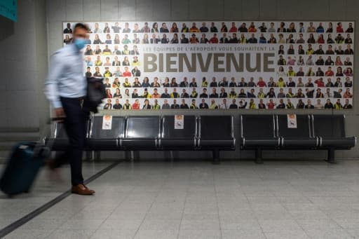 Un passager arrive à l'aéroport de Nantes Atlantique, le 8 juin 2020 Un passager arrive à l'aéroport de Nantes Atlantique, le 8 juin 2020
