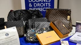 Des produits de contrefaçon saisis par les douanes, le 22 février 2021 à l'aéroport de Roissy-Charles-de-Gaulle