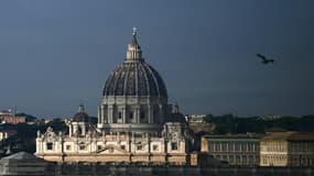 La basilique Saint-Pierre au Vatican, vue depuis une terrasse à Rome, le 5 février 2025.