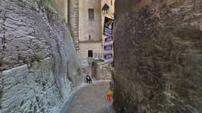 Le Palais des papes à Avignon, à l'emplacement qui a été tagué vendredi 31 mars.