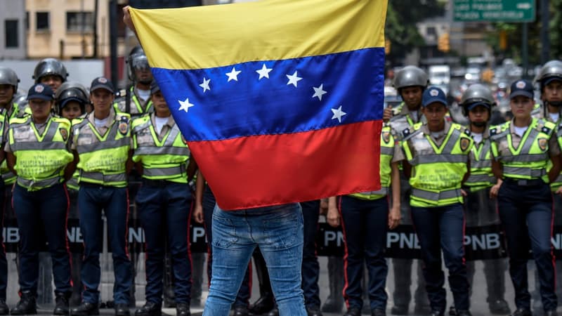 La situation sociale reste très tendue au Venezuela, où l'opposition réclame le départ de Maduro.