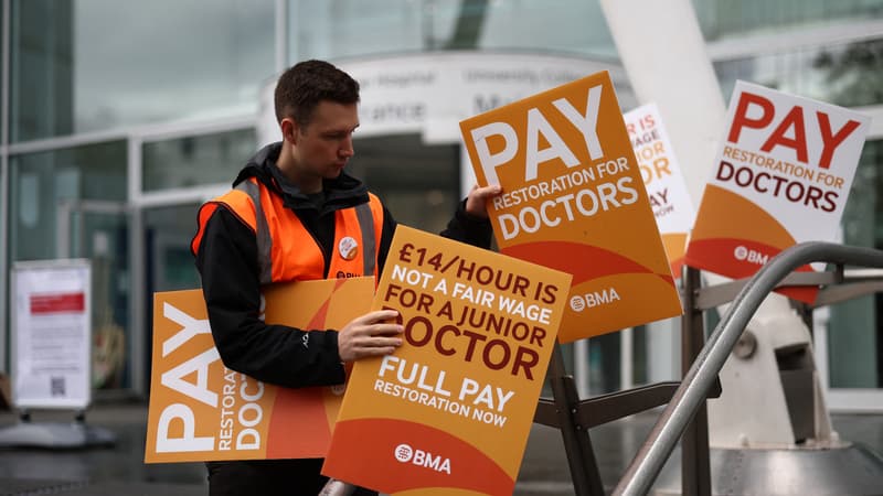 Les médecins en grève au Royaume-Uni.