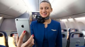 Les hôtesses et stewarts de la compagnie pourront accéder à leur messagerie pendant le vol mais aussi traiter les opérations d'e-commerce des passagers.