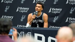 Victor Wembanyama, à moins d'un mois du début de la saison régulière de NBA, lors d'une conférence de presse au Victory Capital Performance Center de San Antonio.